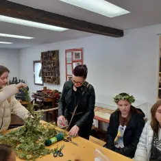 ”Ophodi Jure zelenog” održani uz otvorenje izložbe „Križevi krajputaši i kapelice poklonici Kumrovca i okolice” 10