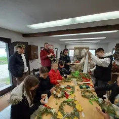 ”Ophodi Jure zelenog” održani uz otvorenje izložbe „Križevi krajputaši i kapelice poklonici Kumrovca i okolice” 11