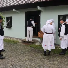 ”Ophodi Jure zelenog” održani uz otvorenje izložbe „Križevi krajputaši i kapelice poklonici Kumrovca i okolice” 8