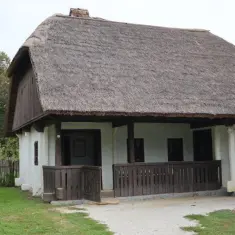 Work has been completed on replacing thatched roofs on vernacular architecture buildings 7