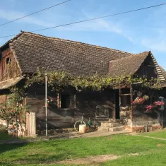 Otvorenje izložbe „Planjke, vugli, cifre – dokumentiranje drvene arhitekture Turopolja – starija i nova građa u dijalogu“ u Kumrovcu 1