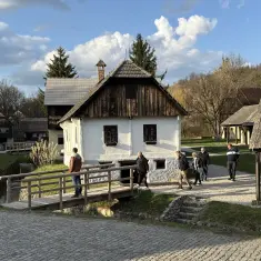A photomonography on the wayside crosses and chapels of the parishes of Tuhelj, Zagorska Sela and Poljana Sutlanska presented in Kumrovec 1