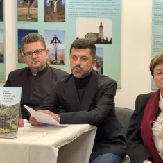 A photomonography on the wayside crosses and chapels of the parishes of Tuhelj, Zagorska Sela and Poljana Sutlanska presented in Kumrovec 3