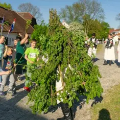 Uz otvorenje izložbe i predstavljanje prigodne jurjevske slikovnice u Kumrovcu održani „Ophodi Jure Zelenog“ 10
