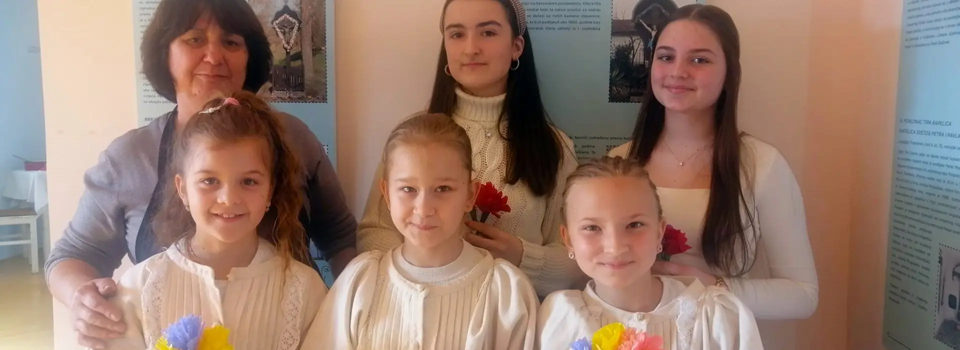 Gostovanje izložbe ”Križevi krajputaši i uskrsni običaji sutlanskog kraja” u Dvorcu Strmol u Rogatcu