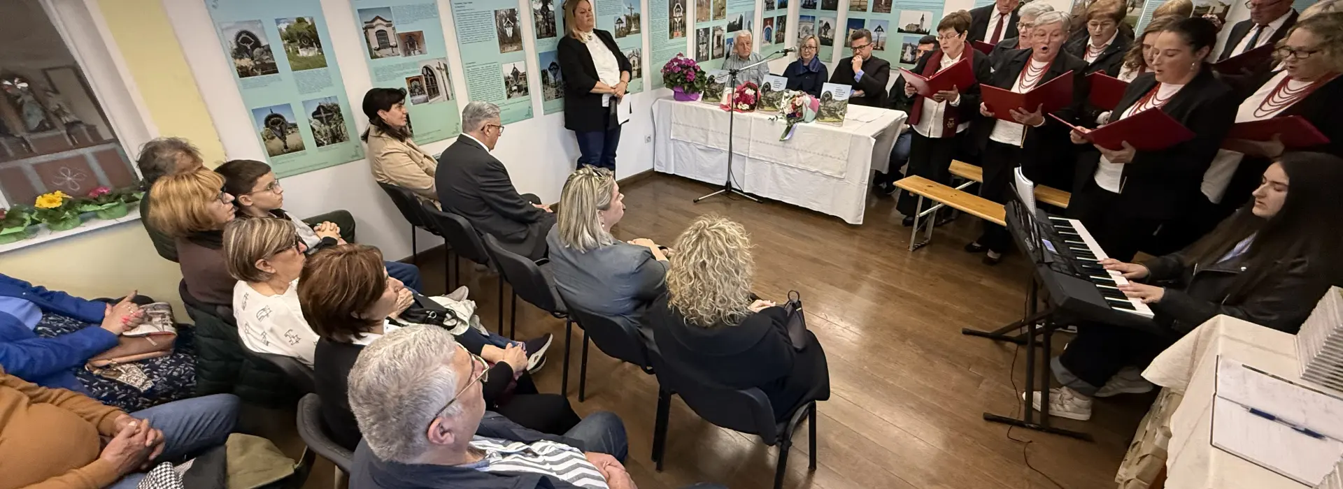 A photomonography on the wayside crosses and chapels of the parishes of Tuhelj, Zagorska Sela and Poljana Sutlanska presented in Kumrovec